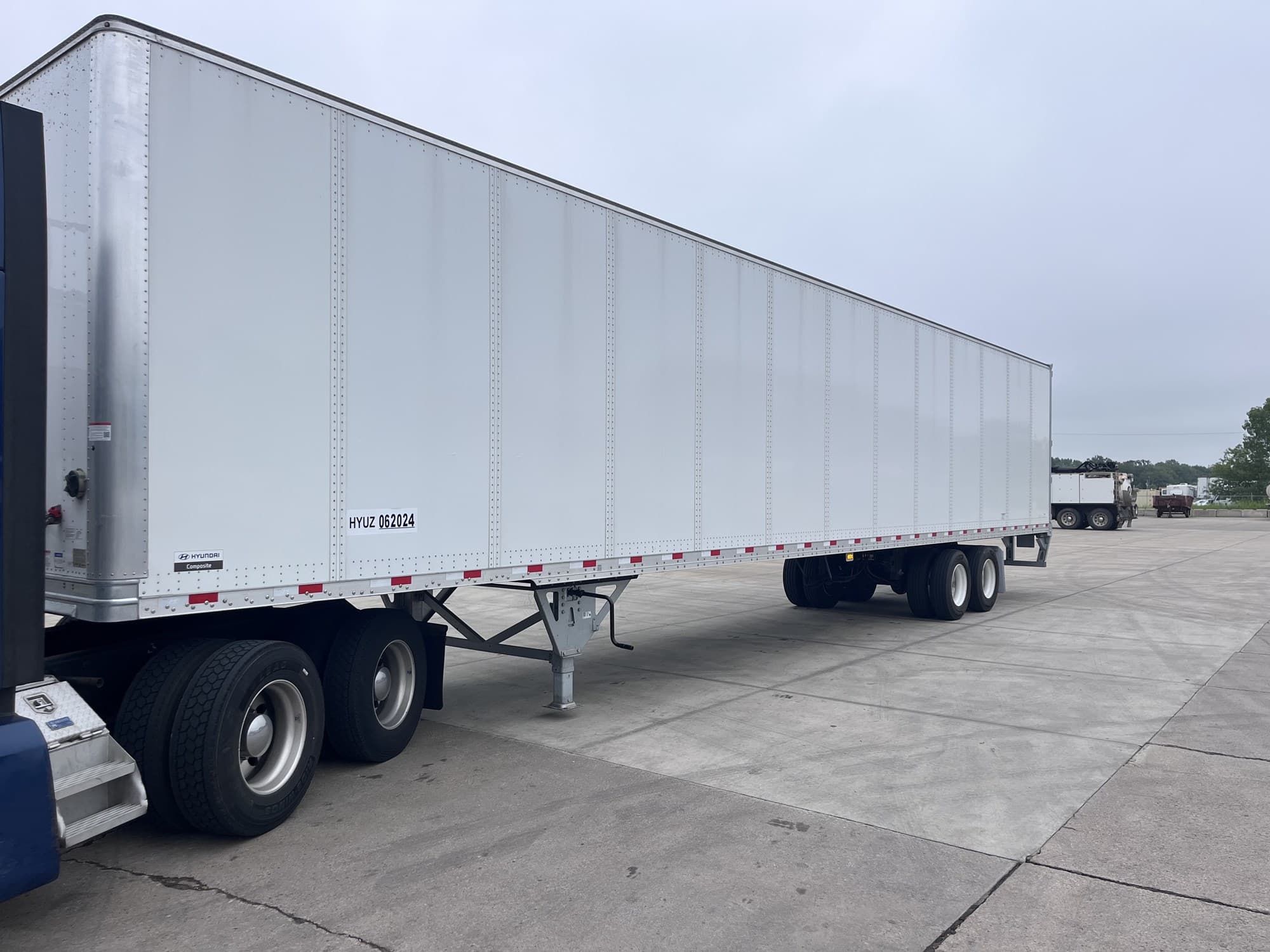 2027 Hyundai DRY VAN - Photo 1