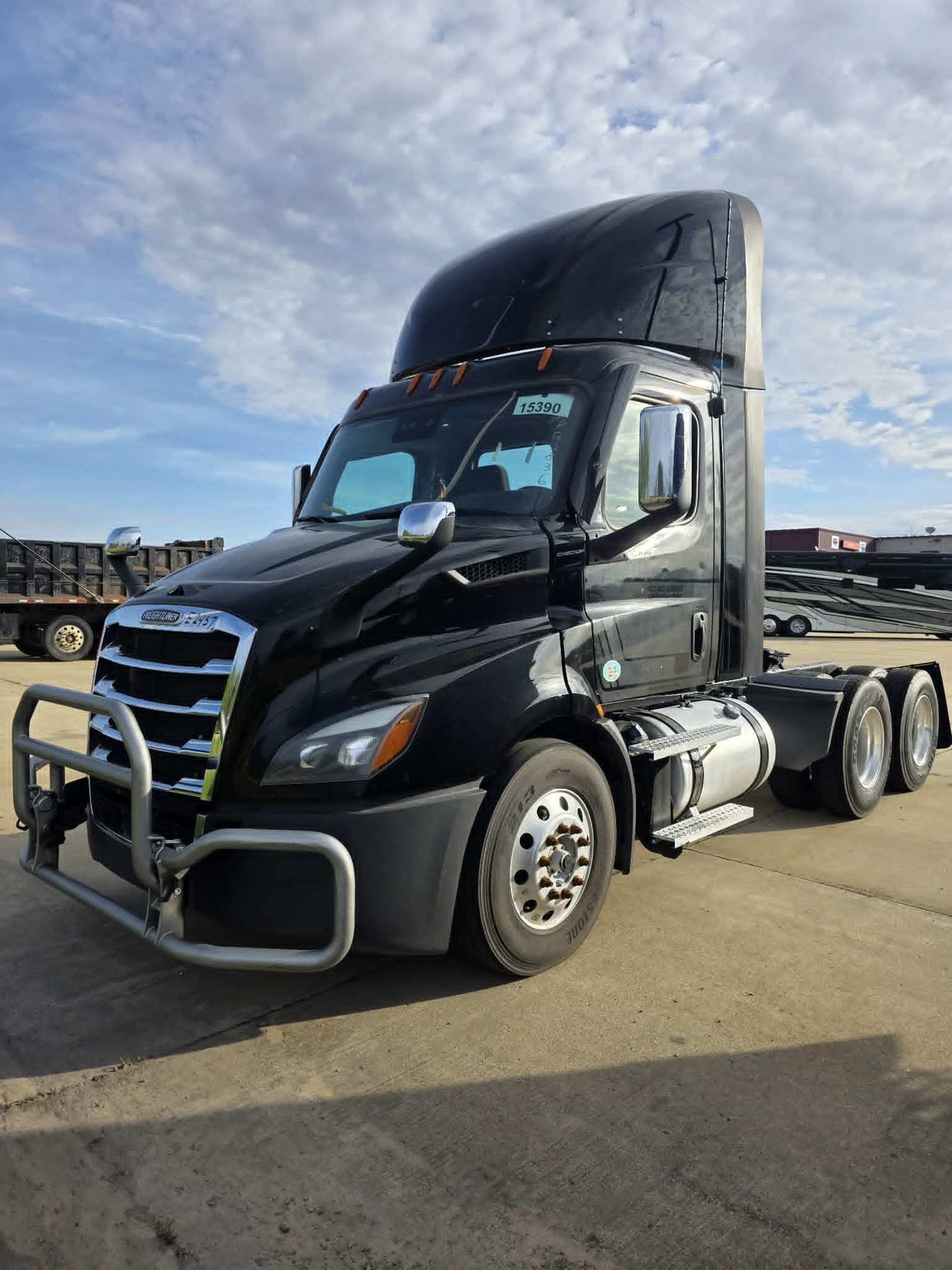 2022 Freightliner CASCADIA 116 PE116DC - Photo 1