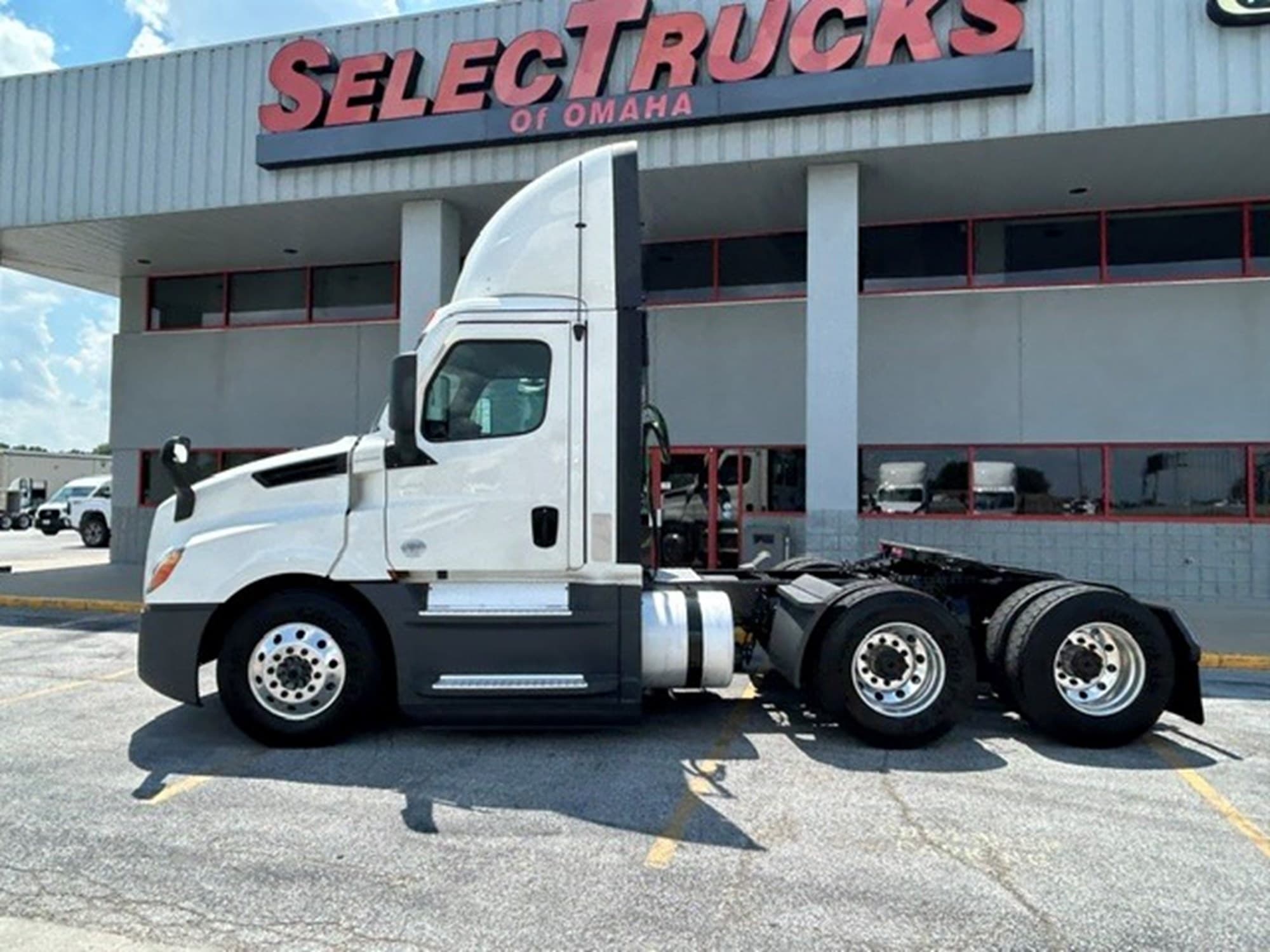 2021 Freightliner CASCADIA 126