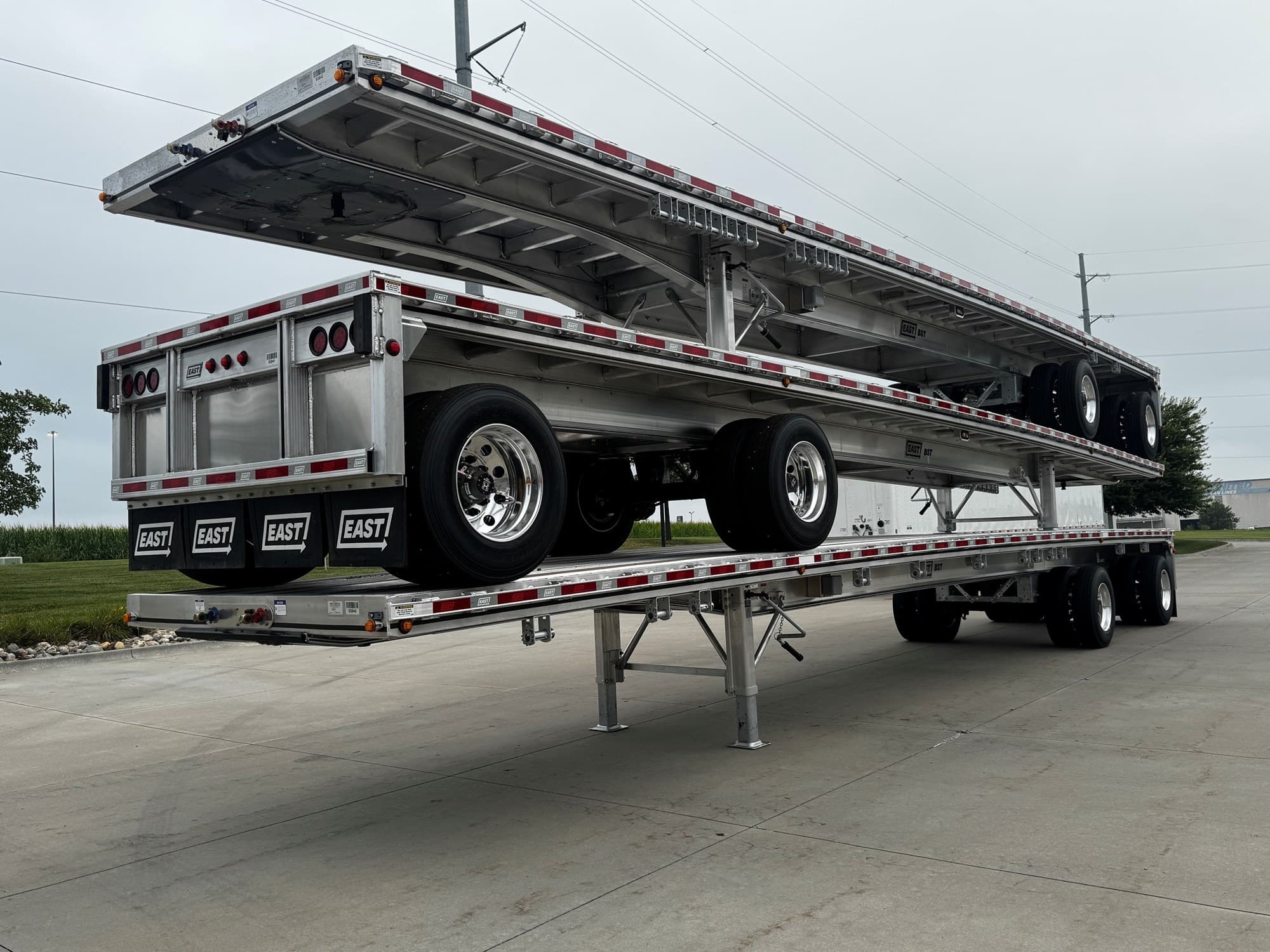 2027 East FLATBED - Photo 1