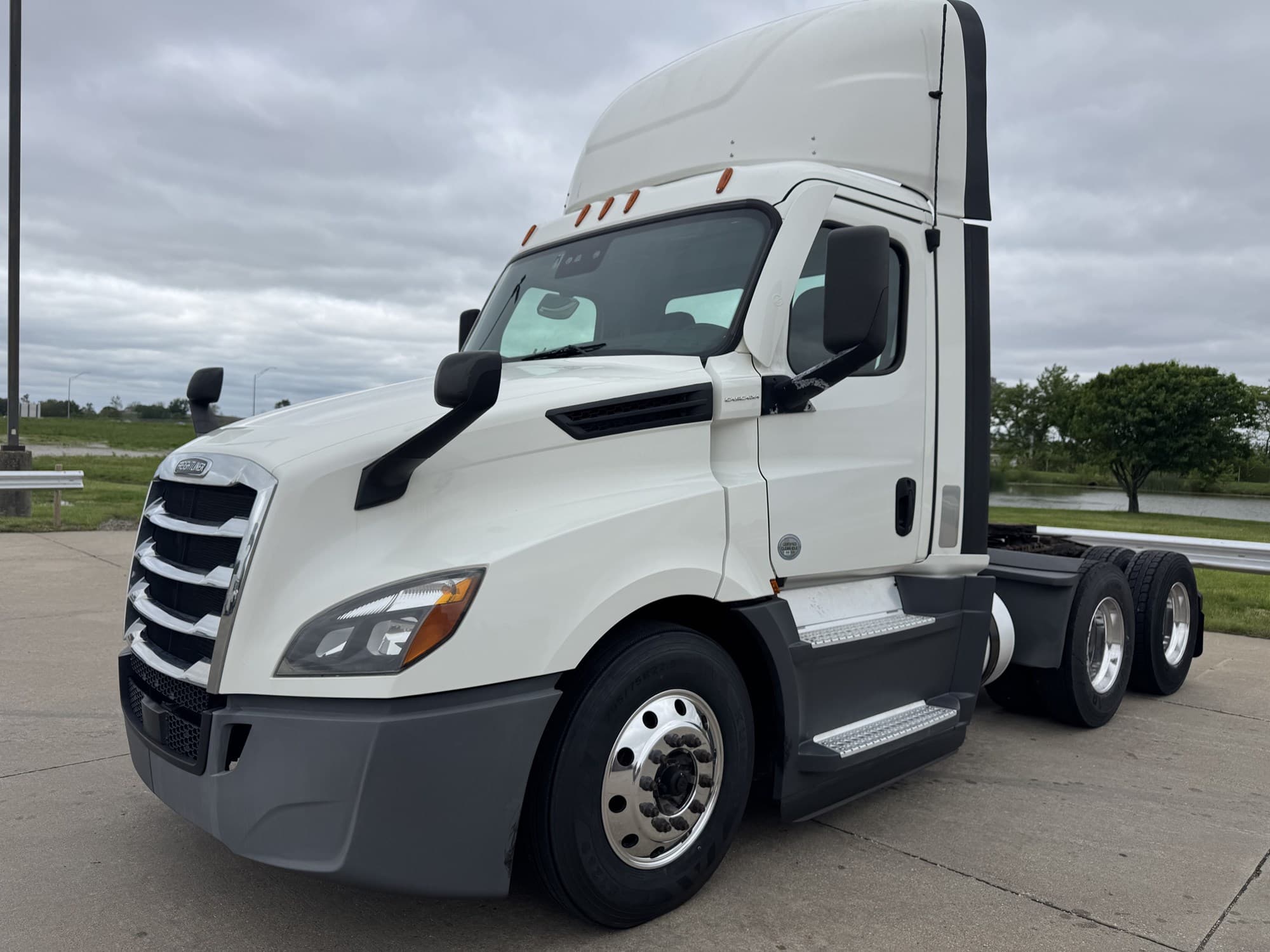 2021 Freightliner CASCADIA 126 PT126DC - Photo 1