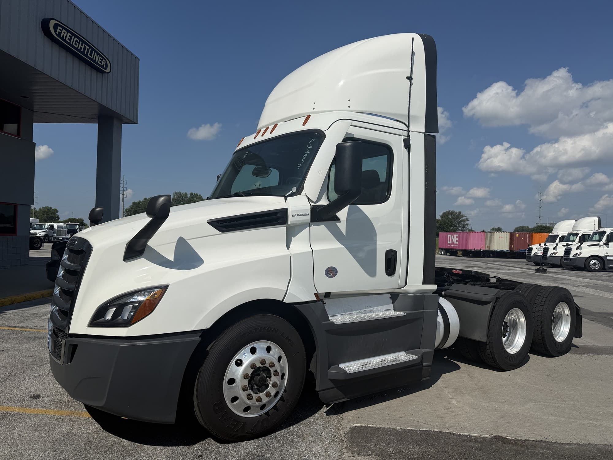 2021 Freightliner CASCADIA 126 - Photo 1