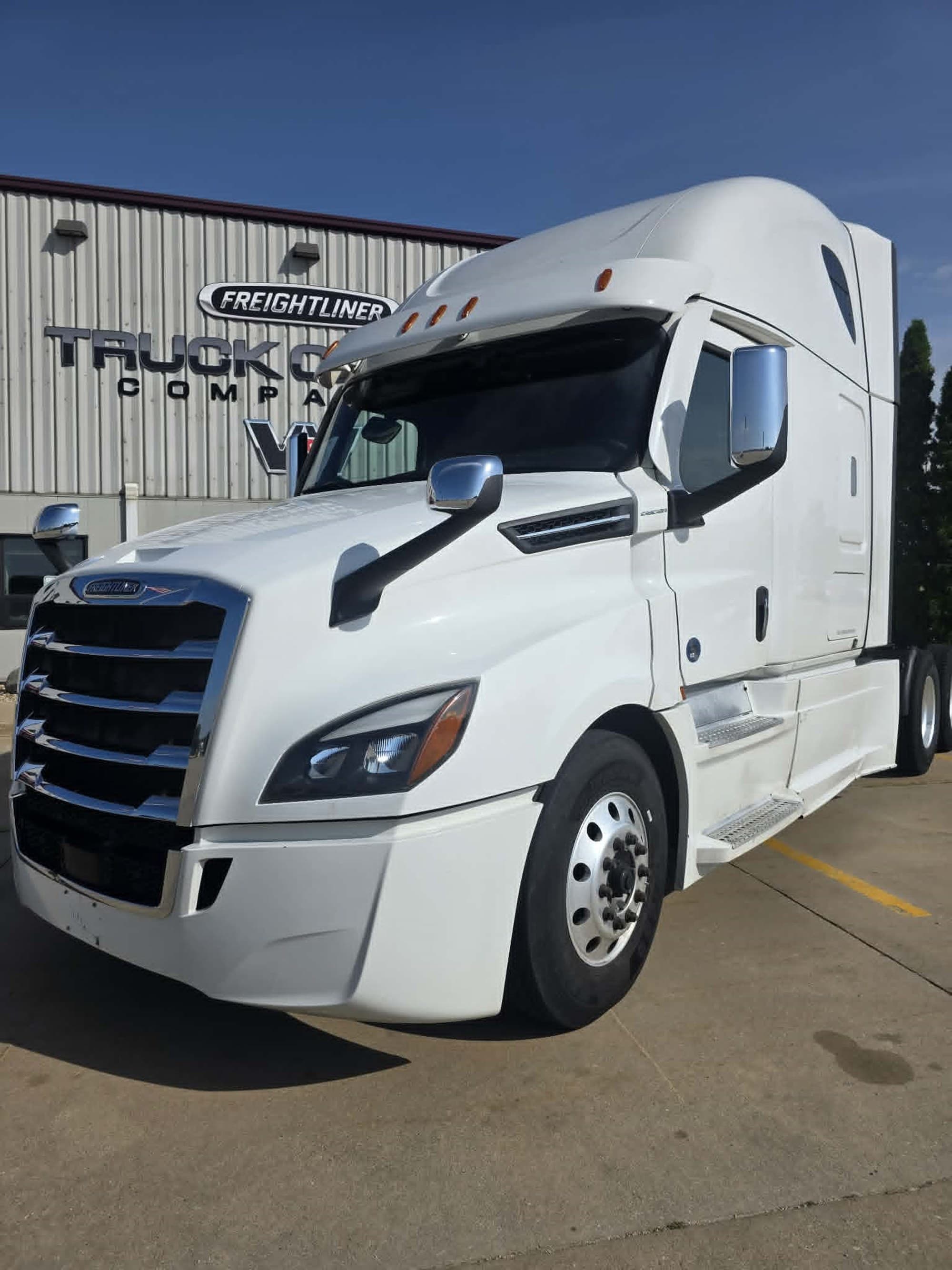 2023 Freightliner CASCADIA 126 PT126SLP - Photo 1