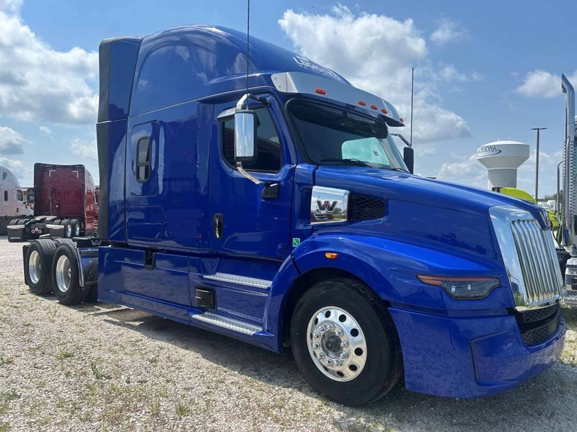 2024 Western Star X SERIES 57X - Photo 1