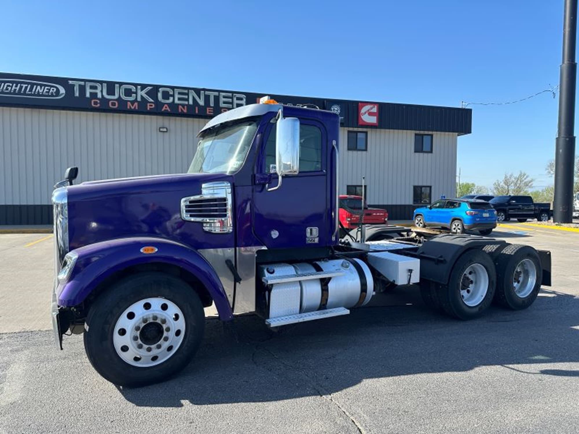 2018 Freightliner SD 122SD - Photo 1
