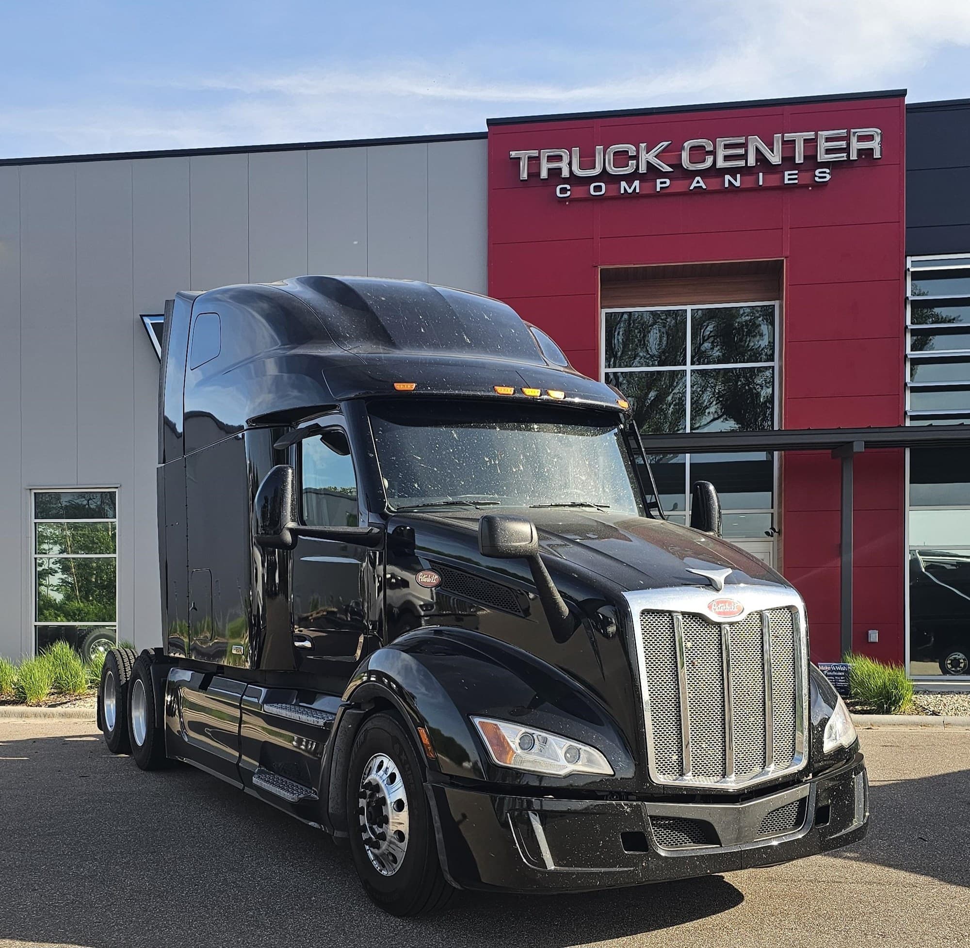 2023 Peterbilt 579 - Photo 1