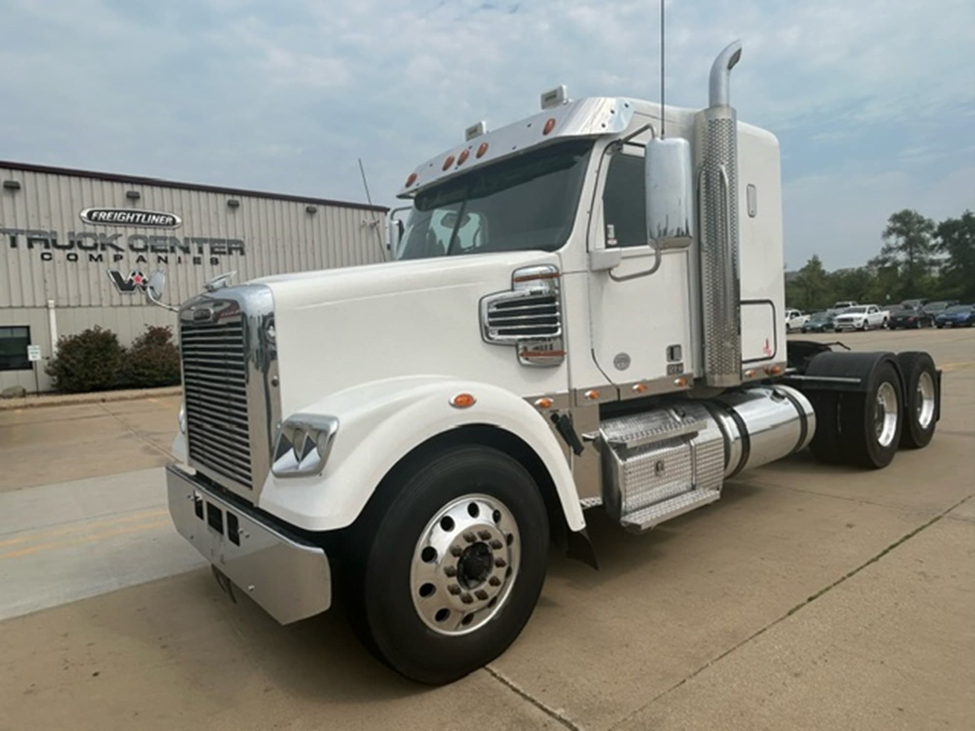 2022 Freightliner SD 122SD - Photo 1