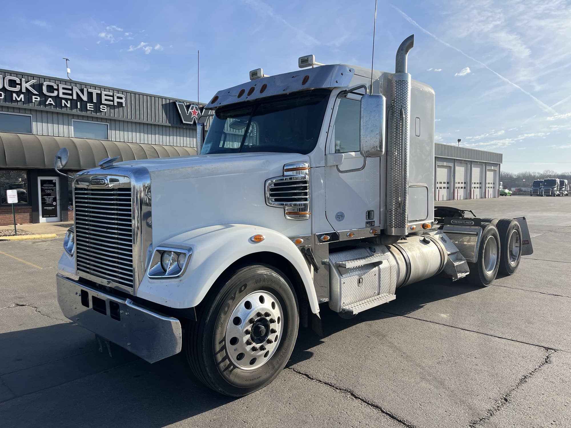2022 Freightliner SD 122SD - Photo 1