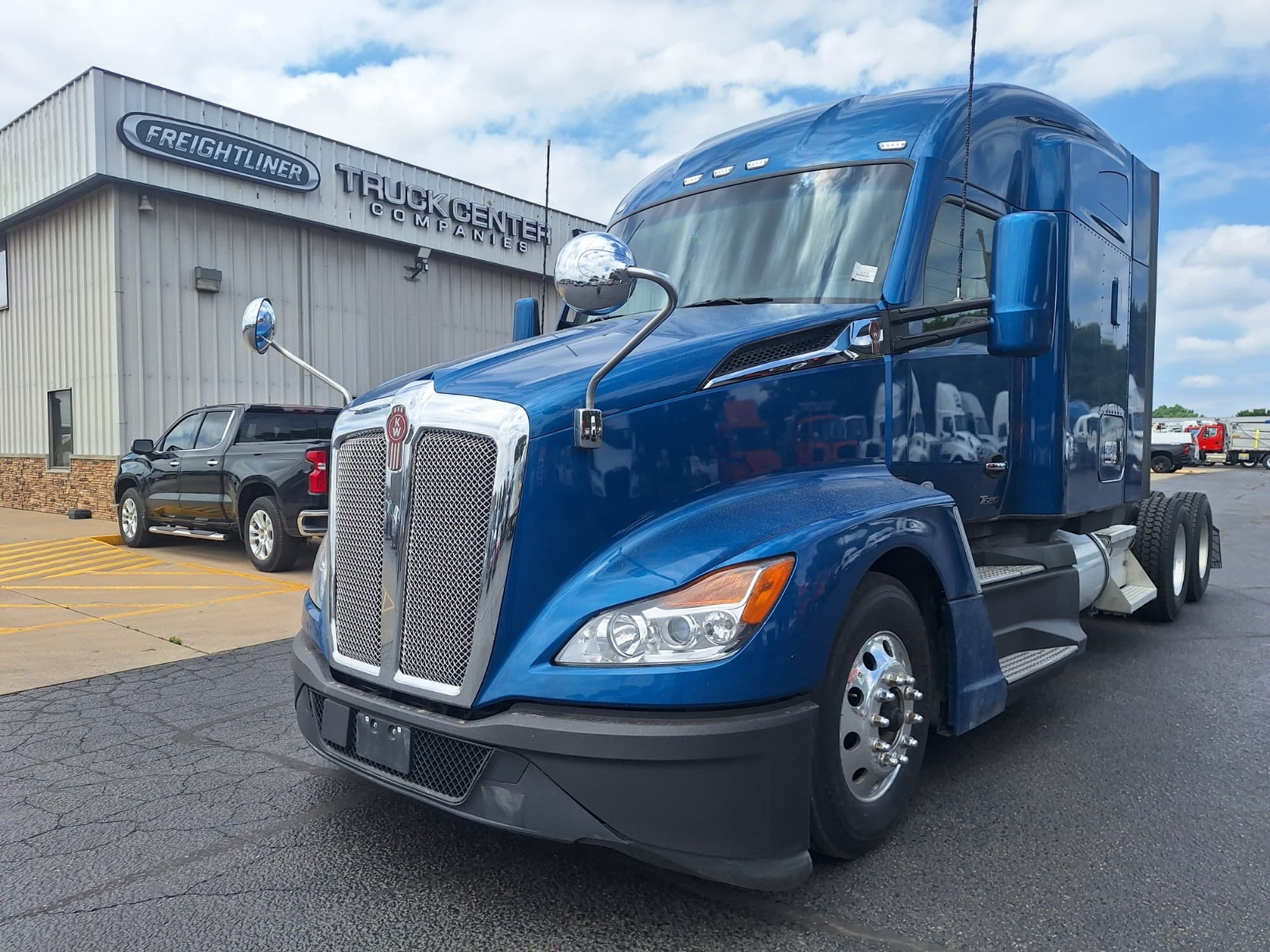 2023 Kenworth T680 - Photo 1
