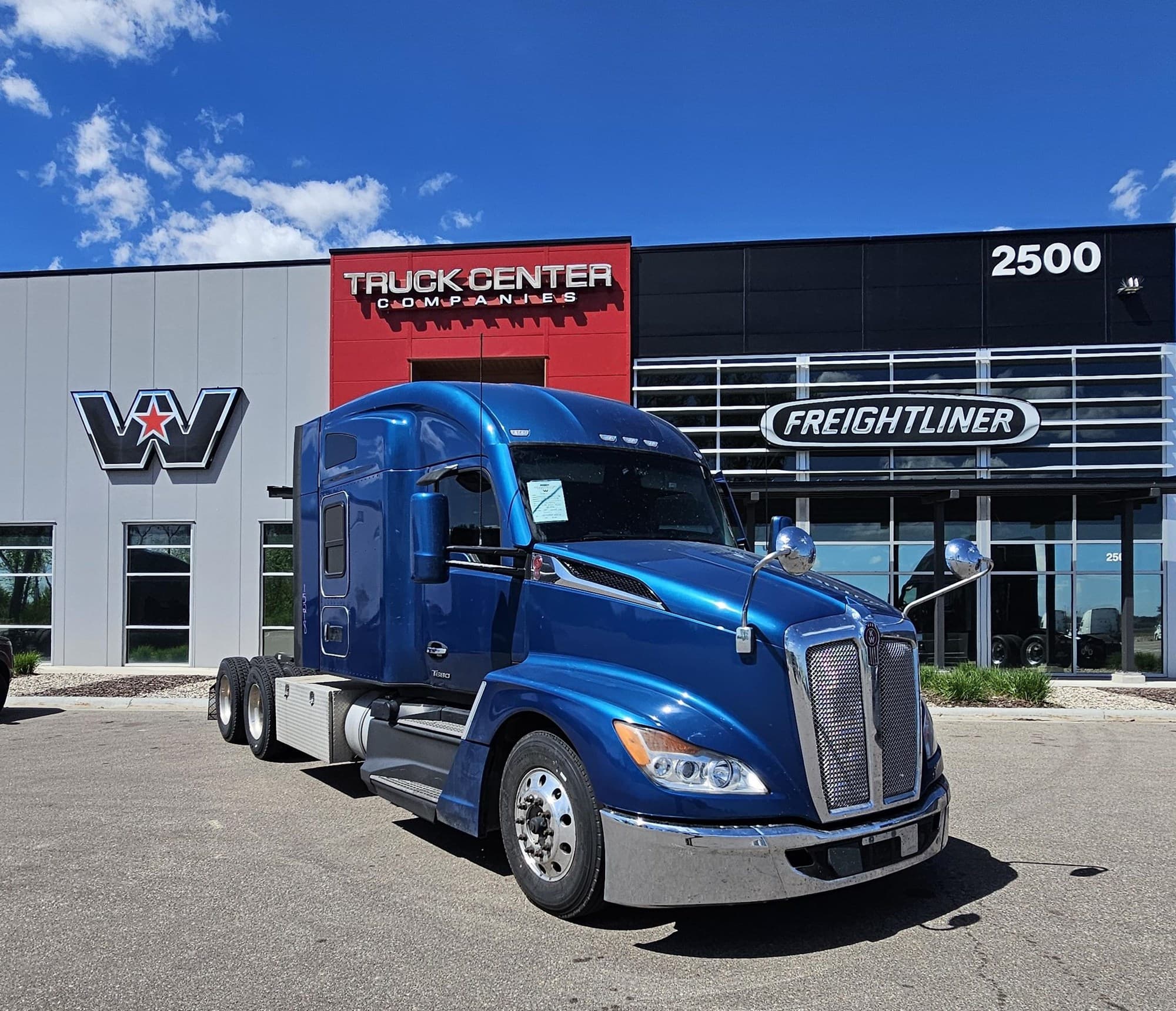 2023 Kenworth T680 - Photo 1