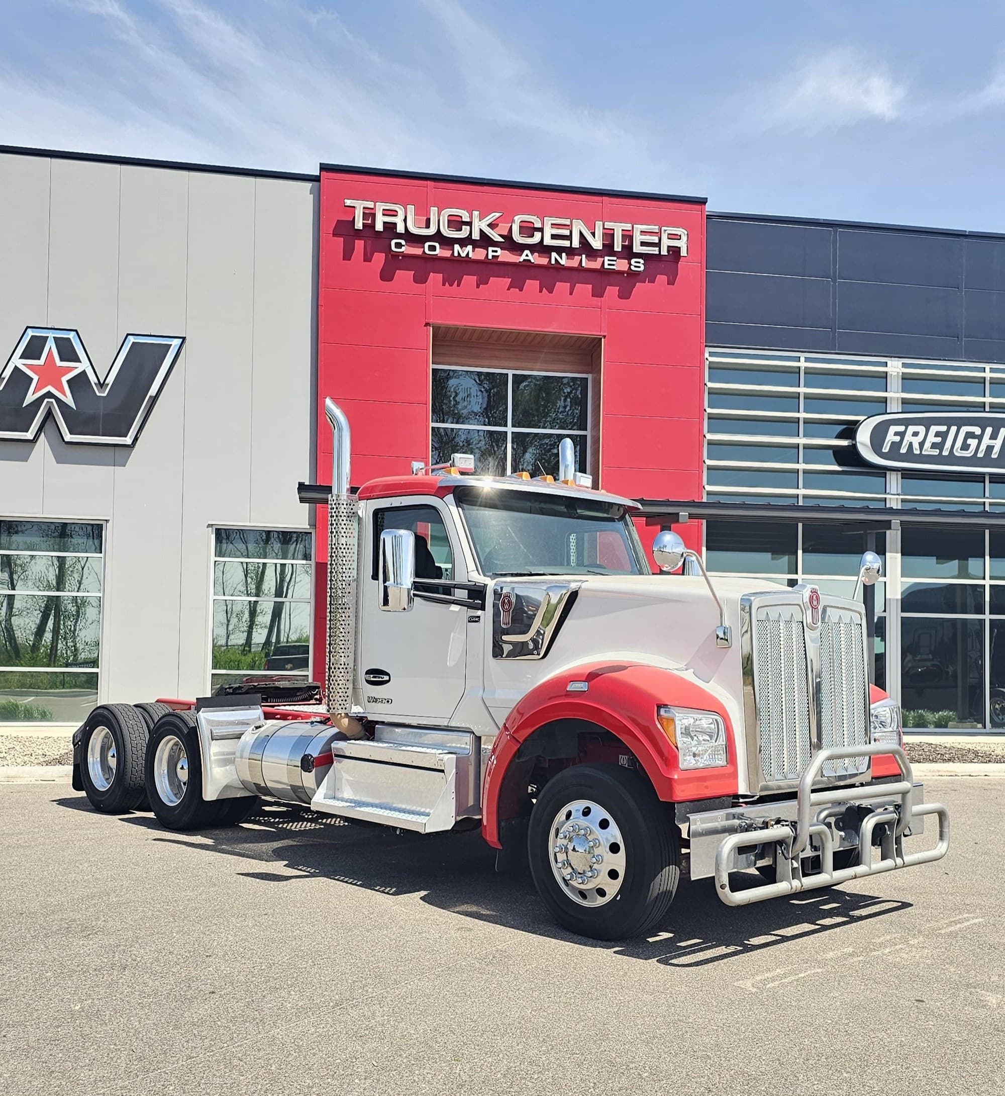 2024 Kenworth W990 - Photo 1