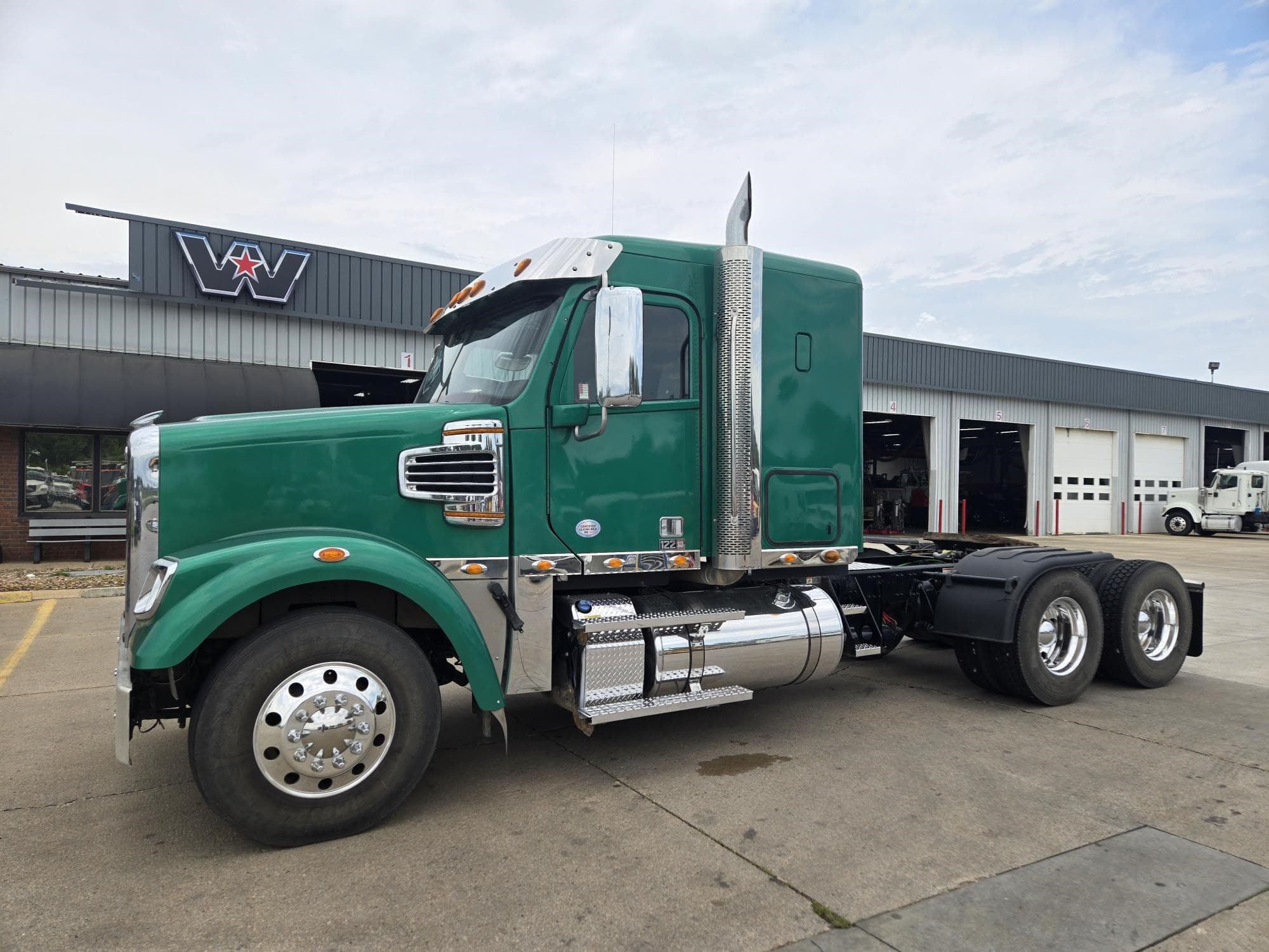 2023 Freightliner CORONADO CC122 CORONADO - Photo 1